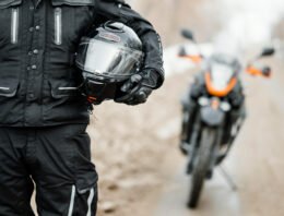 Ako si vybrať správne vybavenie na motorku: Bezpečnosť a komfort na prvom mieste