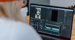 Pinnacle Studio vs Adobe Premiere Elements – strihajte videá bez mesačných poplatkov