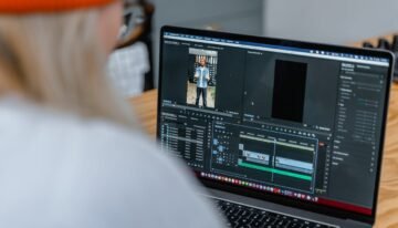 Pinnacle Studio vs Adobe Premiere Elements – strihajte videá bez mesačných poplatkov